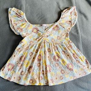 Junior’s SO floral ruffle sleeve shirt.  Size M